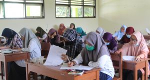 JALANKAN KEGIATAN UJIAN SEKOLAH DI TENGAH-TENGAH IBADAH PUASA SMA Al Hikmah Try Out