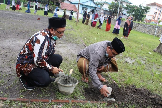 SMA Al Hikmah Sirampog Peletakan Batu Petama Pembuatan Lapangan Olahraga Standar Nasional Peletakan Batu Petama