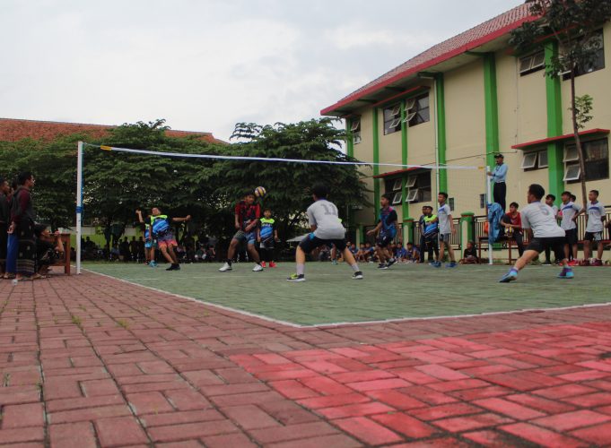 Team Volly SMA Putra Menunjukan Taring