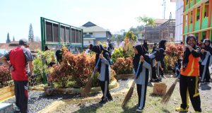Kerjabakti sebagai Sarana Membangun Projek Penguatan Pelajar Pancasila di SMA Al Hikmah Sirampog