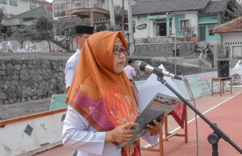 Peringati Hari Pahlawan, Siswa Upacara dan Tampilkan Teaterikal