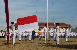 Upacara Pengibaran Bendera dan Peringatan Detik-Detik Proklamasi di Pondok Pesantren Al-Hikmah 2