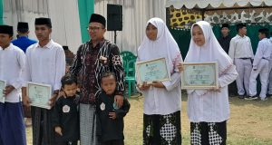 Dua Siswa SMAS Al Hikmah, Dian Assyifa dan Ahmad Bustomi, Meraih Penghargaan Santri Teladan 2023