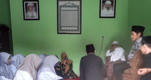 “Nyuwun Restu Kyai” Semua Siswa Kelas XI Sowan Pengasuh Sebelum Berangkat Outing Class Program/PKL