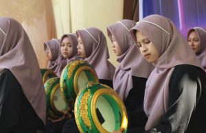 Penampilan Memukau Hadroh Putri SMAS AL-HIKMAH Berhasil Meraih Juara 2 Haflah Kubro Ke-113