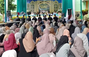 SMA Al Hikmah Sirampog Bersholawat Memperingati Isra’ Mi’raj Nabi Muhammad SAW. 1446 H