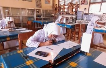 Pelaksanaan Ujian Praktik Siswa/Siswi Kelas XII SMAS AL-HIKMAH