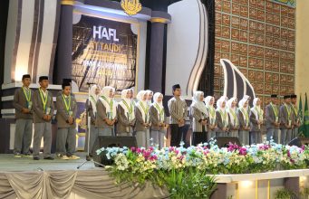 Haflah Taudi SMA Al Hikmah Angkatan ke-35: Momen Haru dan Bangga di Hari Perpisahan