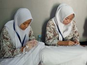 Kreatifitas Siswi Tata Busana SMA AL HIKMAH dalam Praktek Membuat Payet