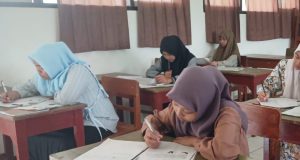 Ujian Seleksi Kelas Unggulan Tahfidz, Kitab Kuning, dan Sains SMA Al Hikmah Tahun Pelajaran 2025/2026 Berlangsung Lancar