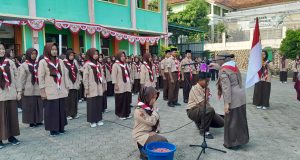 Upacara Pelantikan Dewan Ambalan Penegak SMA AL HIKMAH Disemarakkan dengan Prosesi Penyiraman Simbol Tanggung Jawab