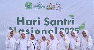 Peringatan Hari Santri Nasional 2025, Dua Santri SMA AL HIKMAH Meraih Penghargaan sebagai Santri Teladan