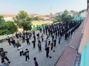 7 Kebiasaan Anak Indonesia Hebat SMA AL HIKMAH Melaksanakan Senam Bersama