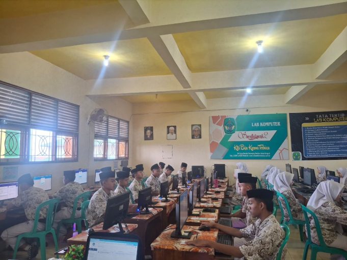 Semangat Mujahadah Iringi Hari Pertama Ujian TKA Mapel Wajib Seluruh Siswa SMA Al Hikmah