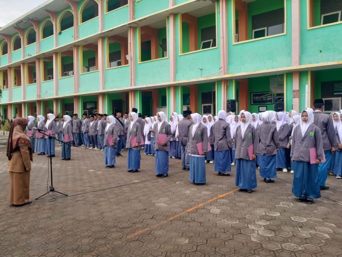 MERAYAKAN HARI PAHLAWAN