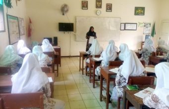 Sambut Semester Baru, Siswa-Siswi Kelas XII SMA Al Hikmah Mantapkan Persiapan Ujian Melalui Bimbel Wajib